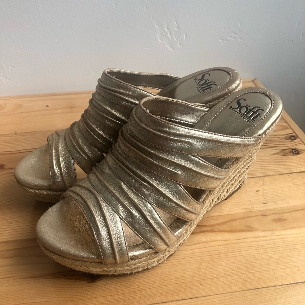 Sofft Wedge espadrille Leather Platform Champagne Gold Sandal Sz 9